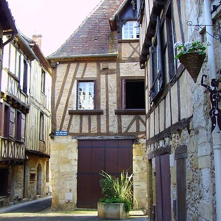 Studio Avec Terrasse Et Jardinet En Centre Ville Bergerac Exteriör bild