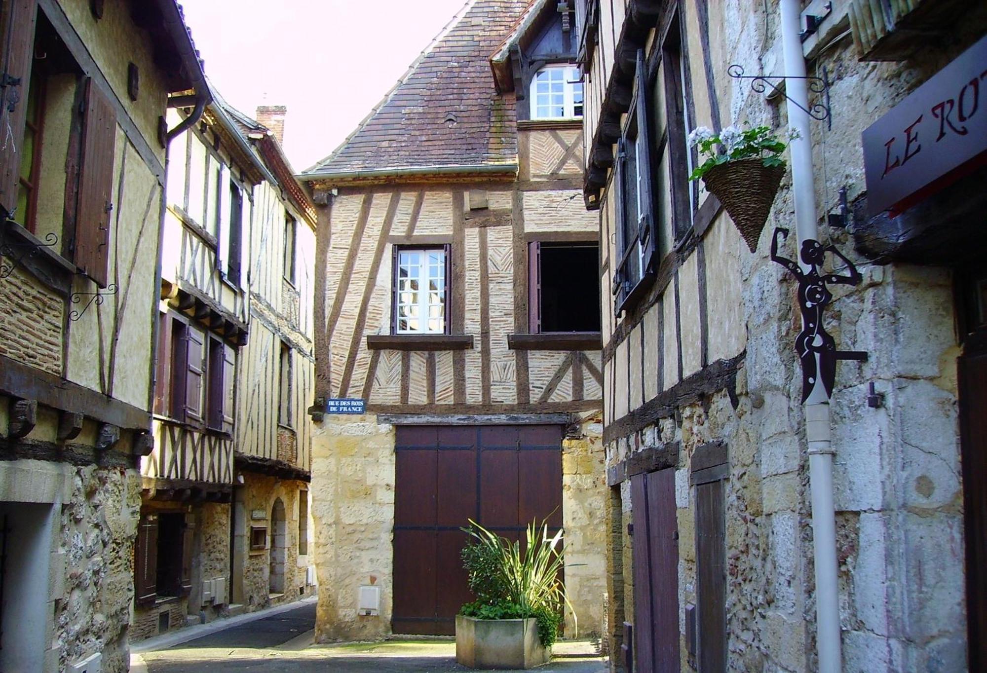Studio Avec Terrasse Et Jardinet En Centre Ville Bergerac Exteriör bild